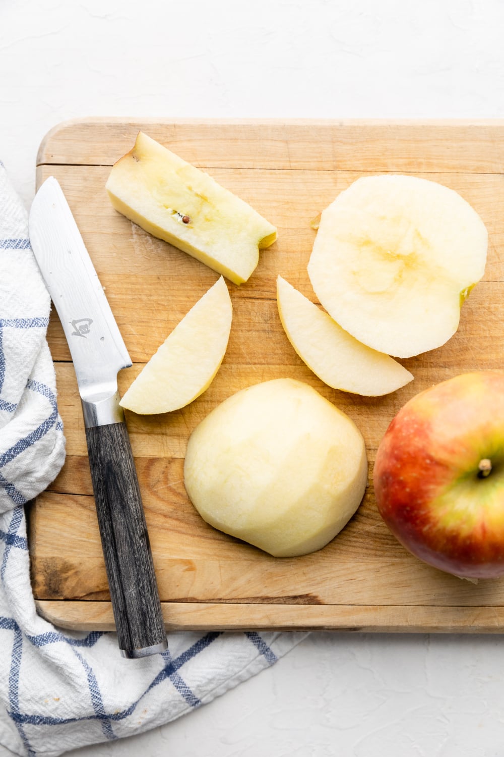 How to chop and apple for a smoothie.